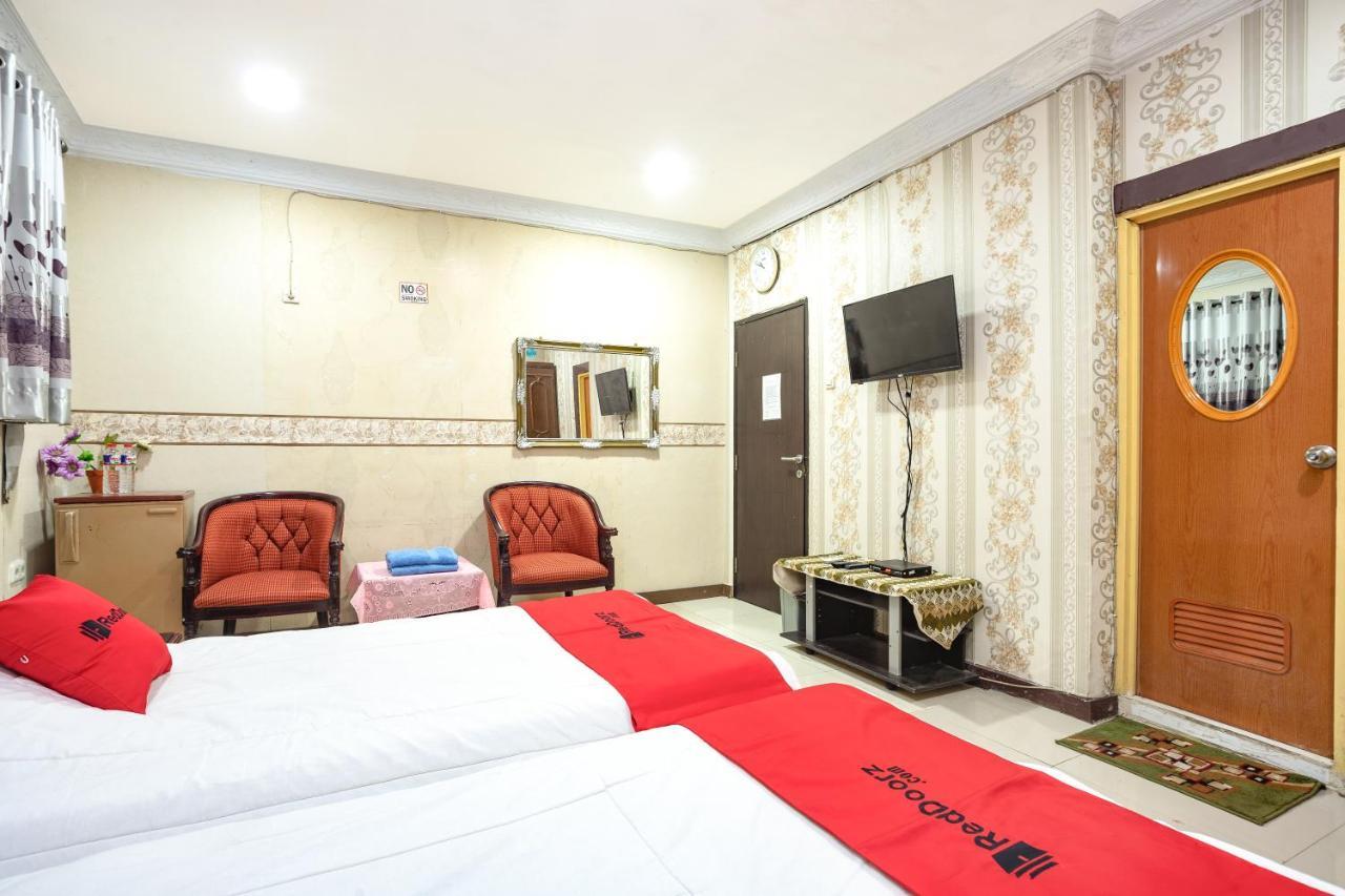 Reddoorz Near Rs Cikini Джакарта Экстерьер фото